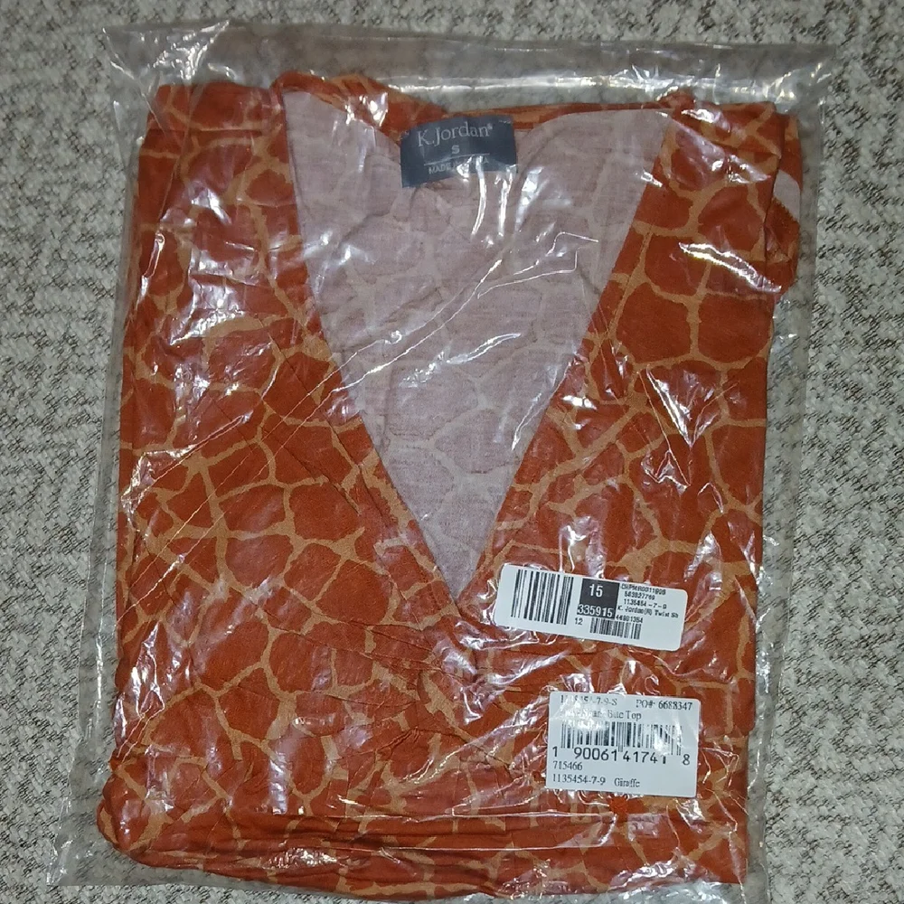 K Jordan S Orange Giraffe Print Twist Shark Bite Top - Picture 2 of 5